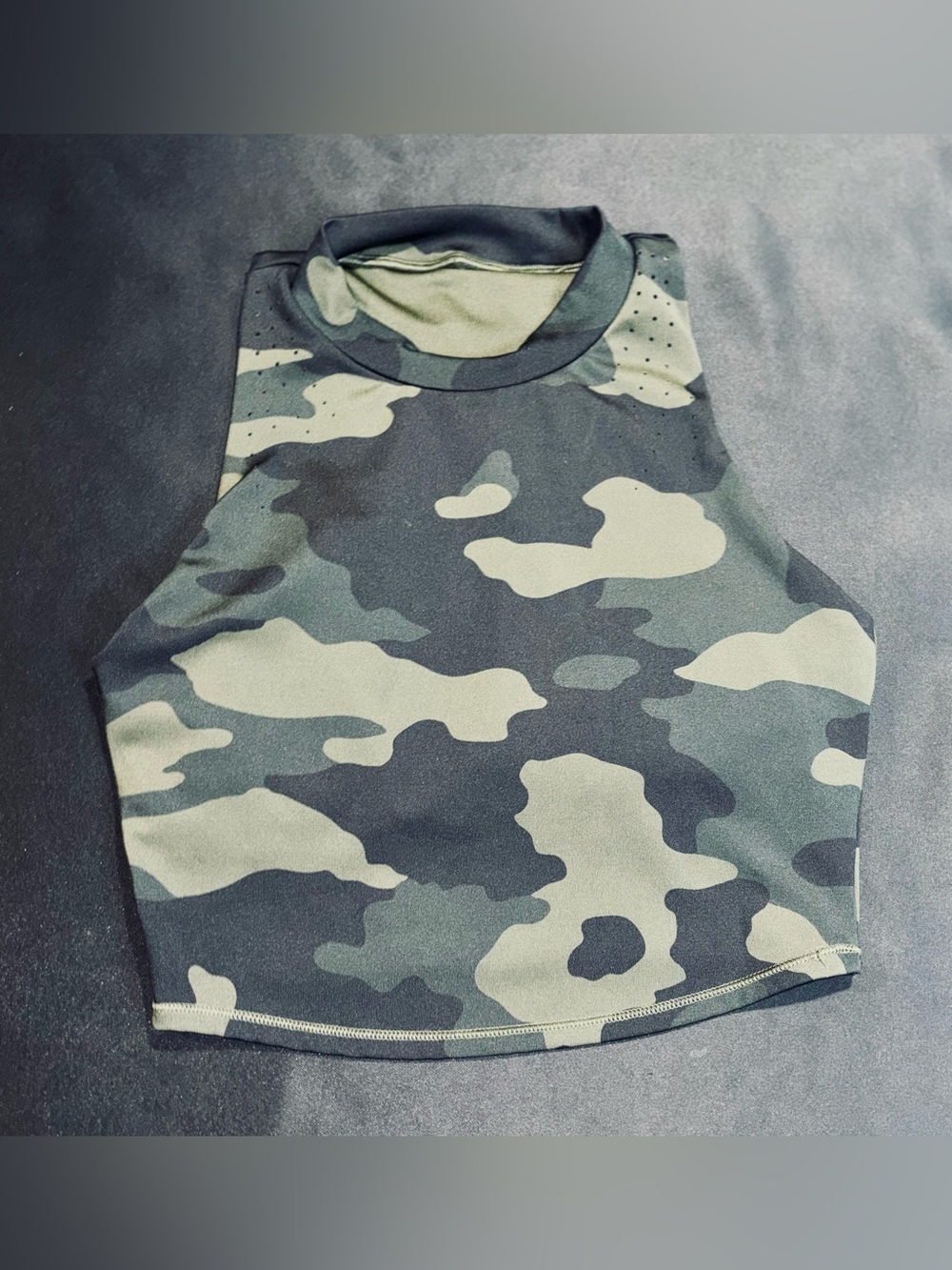 Sleeveless High-Neck Camo Crop Top - Green Camo